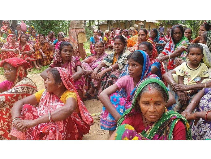 বকেয়া মজুরির দাবিতে চা শ্রমিকদের অনির্দিষ্টকালের কর্মবিরতি