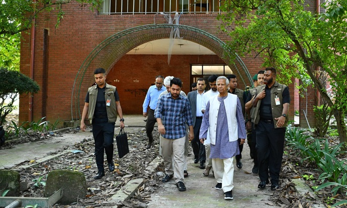 গণভবনে প্রধান উপদেষ্টা, ডিসেম্বরের মধ্যে জাদুঘরের প্রস্তাব চূড়ান্ত করার নির্দেশ