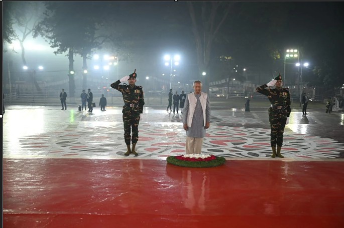 একুশের প্রথম প্রহরে ভাষা শহীদদের প্রতি শ্রদ্ধা নিবেদন প্রধান উপদেষ্টার