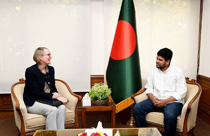 পাচারকৃত অর্থ ফেরত আনতে যুক্তরাজ্যের সহায়তা চান মাহফুজ