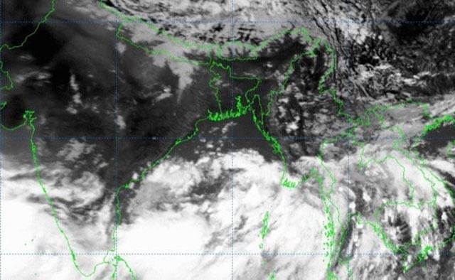 উপকূল অতিক্রম করছে ঘূর্ণিঝড় ‘রিমাল