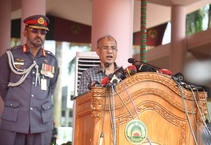 যেসব পুলিশ সদস্য এখনো কর্মস্থলে যোগদান করেনি, তাদের আর যোগদান করতে দেওয়া হবে না : স্বরাষ্ট্র উপদেষ্টা