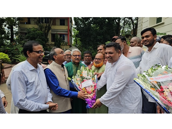 বেড়ায় বিভিন্ন উন্নয়ন প্রকল্প এলাকা পরিদর্শন:ডেপুটি স্পীকারের